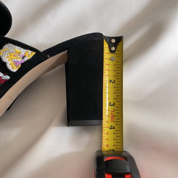 Embroidered Ann Taylor block heel slip on heels size 9 1/2. - Picture 6 of 11